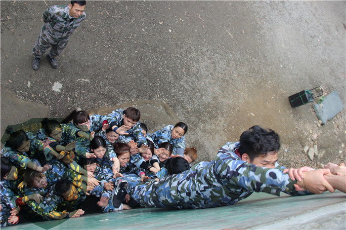 香港珈藍(lán)集團(tuán)26人到黃埔軍事訓(xùn)練營進(jìn)行軍事拓展