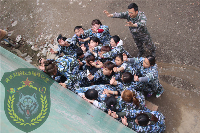 香港珈藍(lán)集團(tuán)26人到黃埔軍事訓(xùn)練營進(jìn)行軍事拓展