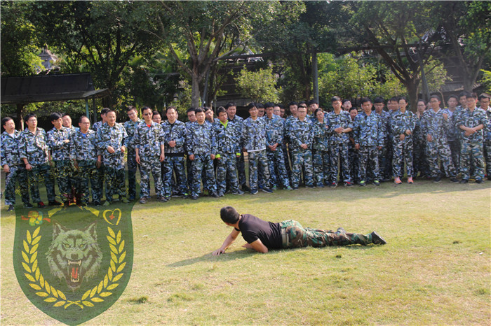 新產(chǎn)業(yè)海外營銷中心73人到黃埔軍校拓展基地進(jìn)行軍事拓展