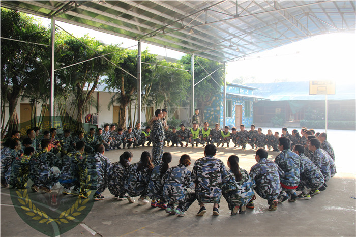 新產(chǎn)業(yè)海外營銷中心73人到黃埔軍校拓展基地進(jìn)行軍事拓展