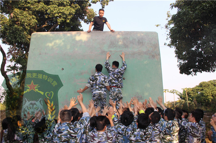 新產(chǎn)業(yè)海外營銷中心73人到黃埔軍校拓展基地進(jìn)行軍事拓展