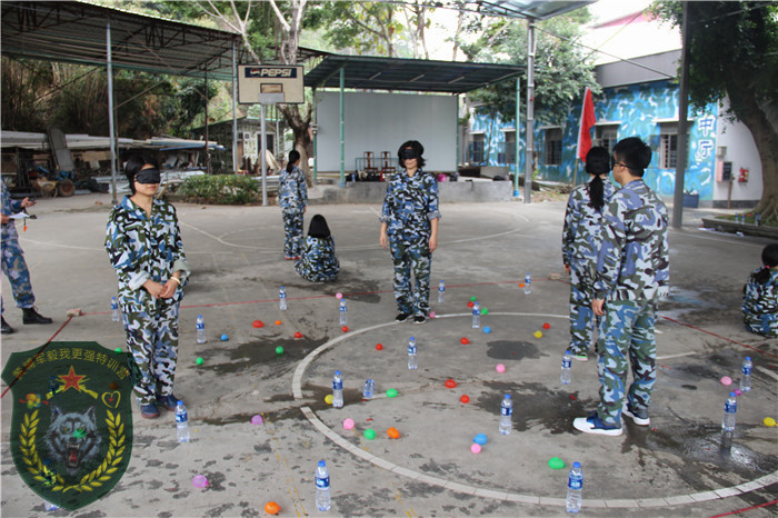 浙商保險(xiǎn)20人到黃埔軍校夏令營(yíng)報(bào)名進(jìn)行軍事訓(xùn)練